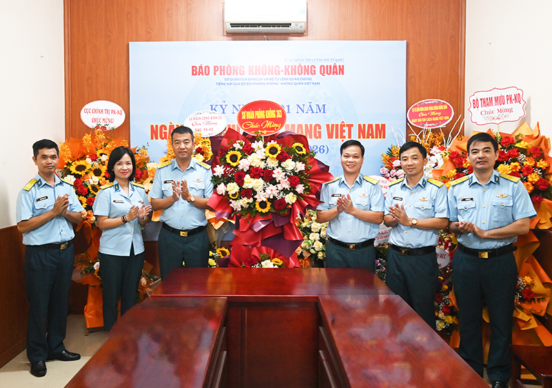 Các cơ quan, đơn vị trong Quân chủng Phòng không-Không quân chúc mừng Báo PK-KQ nhân dịp kỷ niệm 101 năm Ngày Báo chí Cách mạng Việt Nam