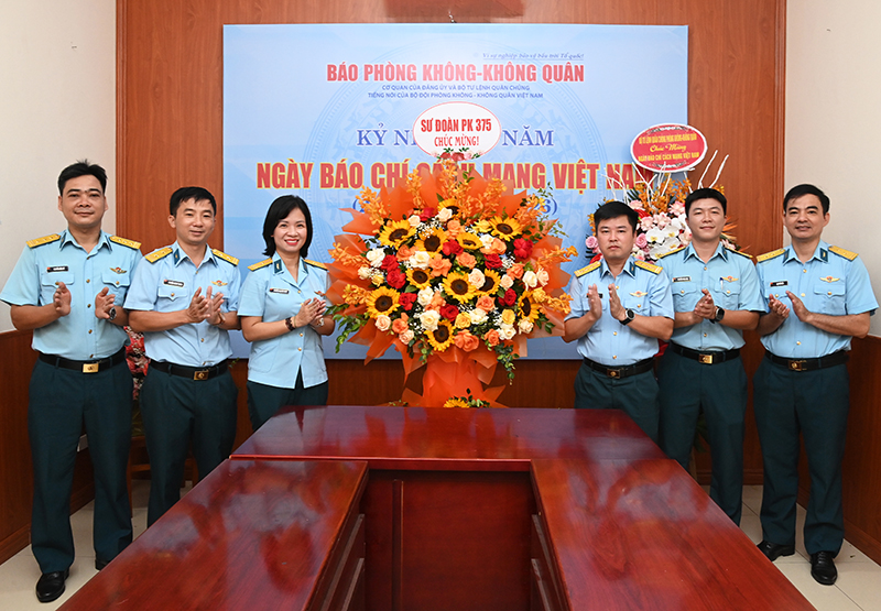 Các cơ quan, đơn vị trong Quân chủng Phòng không-Không quân chúc mừng Báo PK-KQ nhân dịp kỷ niệm 101 năm Ngày Báo chí Cách mạng Việt Nam