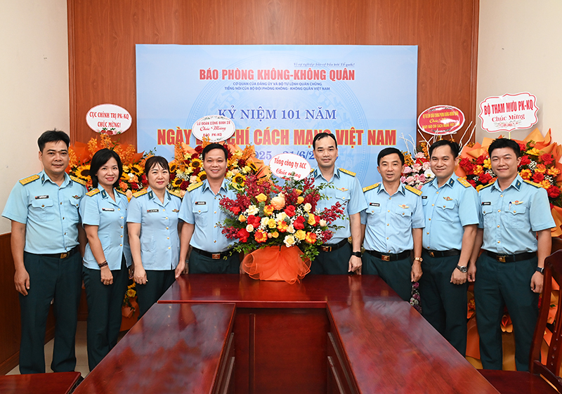 Các cơ quan, đơn vị trong Quân chủng Phòng không-Không quân chúc mừng Báo PK-KQ nhân dịp kỷ niệm 101 năm Ngày Báo chí Cách mạng Việt Nam