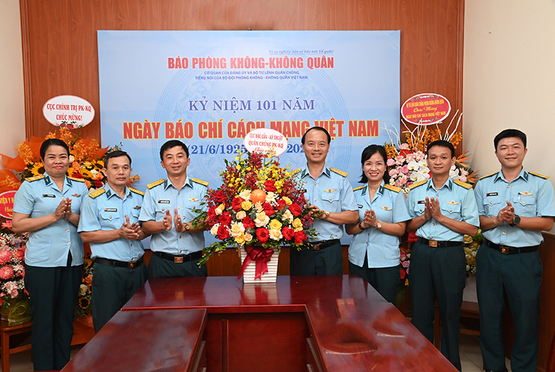 Các cơ quan, đơn vị trong Quân chủng Phòng không-Không quân chúc mừng Báo PK-KQ nhân dịp kỷ niệm 101 năm Ngày Báo chí Cách mạng Việt Nam