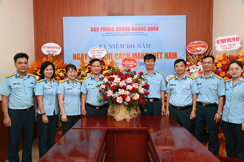 Các cơ quan, đơn vị trong Quân chủng Phòng không-Không quân chúc mừng Báo PK-KQ nhân dịp kỷ niệm 101 năm Ngày Báo chí Cách mạng Việt Nam