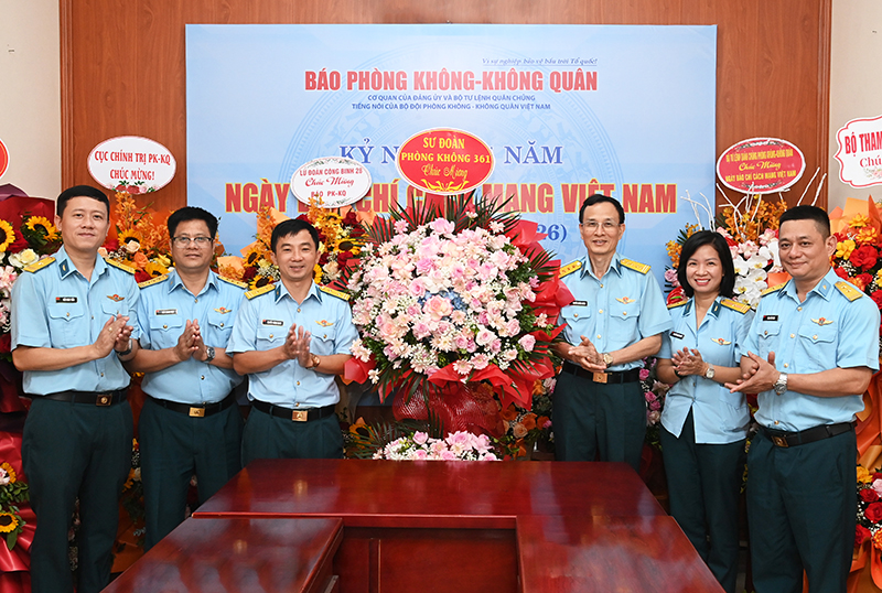 Các cơ quan, đơn vị trong Quân chủng Phòng không-Không quân chúc mừng Báo PK-KQ nhân dịp kỷ niệm 101 năm Ngày Báo chí Cách mạng Việt Nam