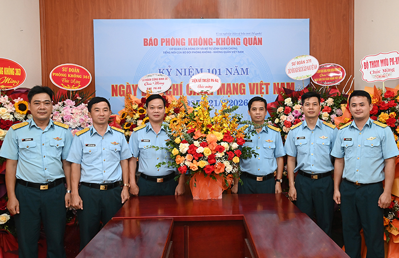 Các cơ quan, đơn vị trong Quân chủng Phòng không-Không quân chúc mừng Báo PK-KQ nhân dịp kỷ niệm 101 năm Ngày Báo chí Cách mạng Việt Nam