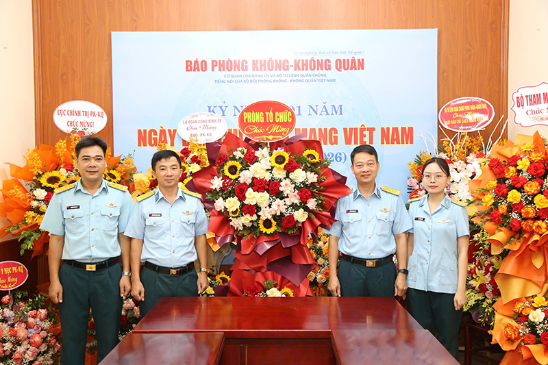 Các cơ quan, đơn vị trong Quân chủng Phòng không-Không quân chúc mừng Báo PK-KQ nhân dịp kỷ niệm 101 năm Ngày Báo chí Cách mạng Việt Nam