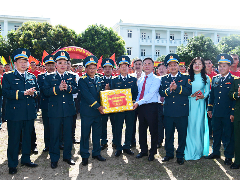 C&aacute;c đơn vị trong Qu&acirc;n chủng Ph&ograve;ng kh&ocirc;ng-Kh&ocirc;ng qu&acirc;n tổ chức Lễ tuy&ecirc;n thệ chiến sĩ mới năm 2026