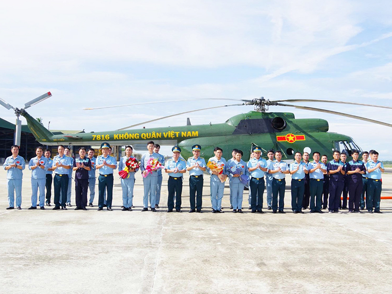 Trung đo&agrave;n 930 ho&agrave;n th&agrave;nh tốt nhiệm vụ thả bay đơn cho học vi&ecirc;n phi c&ocirc;ng
