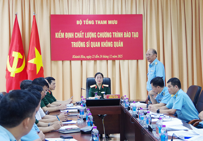 Bộ Tổng Tham mưu kiểm định chất lượng chương tr&igrave;nh đ&agrave;o tạo Phi c&ocirc;ng phản lực tại Trường Sĩ quan Kh&ocirc;ng qu&acirc;n