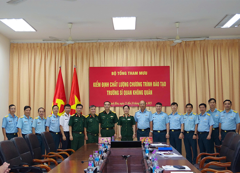 Bộ Tổng Tham mưu kiểm định chất lượng chương tr&igrave;nh đ&agrave;o tạo Phi c&ocirc;ng phản lực tại Trường Sĩ quan Kh&ocirc;ng qu&acirc;n
