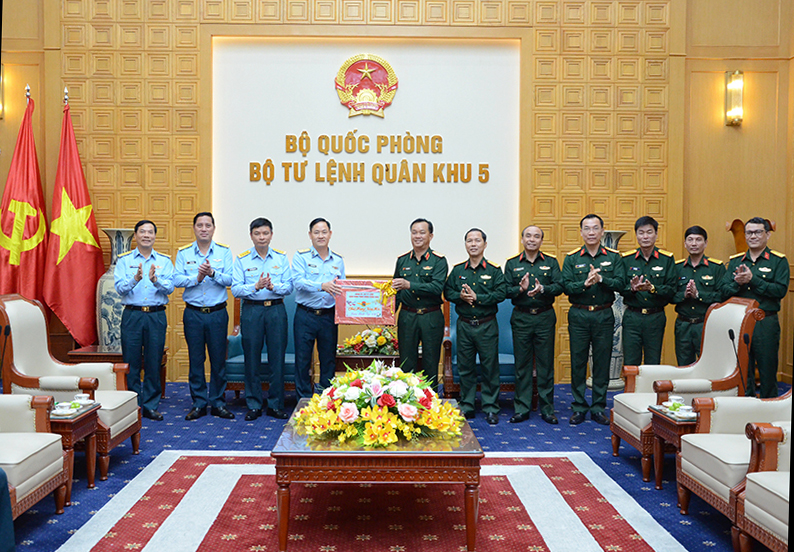 Quân chủng Phòng không - Không quân kiểm tra sẵn sàng chiến đấu và công tác tổ chức Tết Nguyên đán Bính Ngọ - 2026 các đơn vị ở khu vực Miền Trung