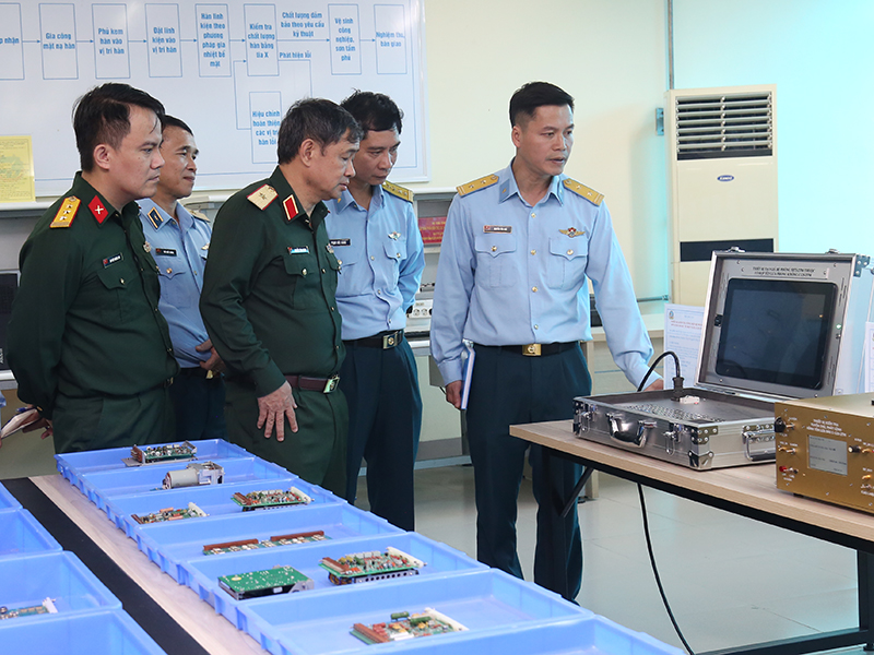 Ban chỉ đạo 1128 Bộ Quốc ph&ograve;ng kiểm tra Nh&agrave; m&aacute;y A31