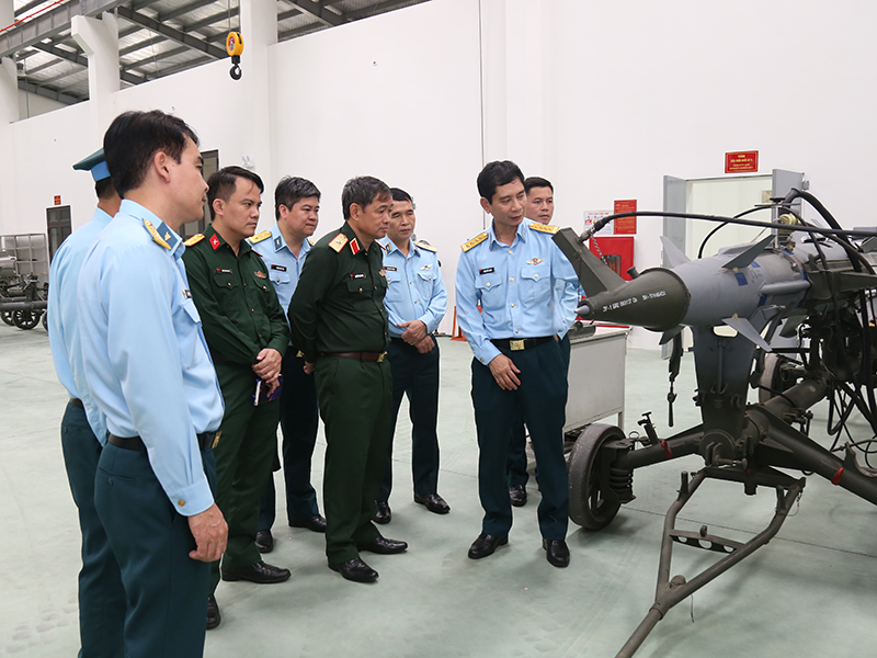 Ban chỉ đạo 1128 Bộ Quốc ph&ograve;ng kiểm tra Nh&agrave; m&aacute;y A31