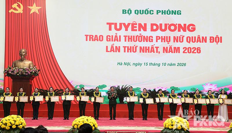 Tuy&ecirc;n dương trao giải thưởng Phụ nữ Qu&acirc;n đội lần thứ nhất, năm 2026