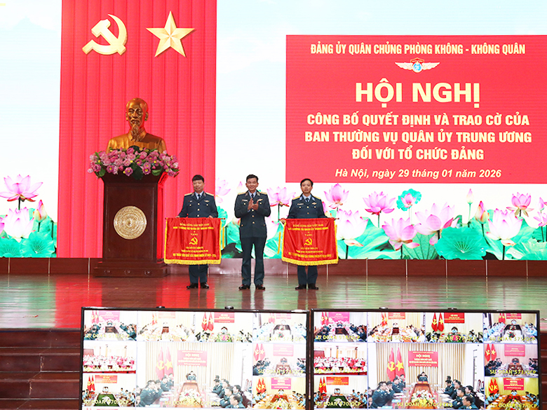 Thường vụ Đảng ủy Qu&acirc;n chủng Ph&ograve;ng kh&ocirc;ng - Kh&ocirc;ng qu&acirc;n tổ chức th&ocirc;ng b&aacute;o nhanh kết quả Đại hội đại biểu to&agrave;n quốc lần thứ XIV của Đảng