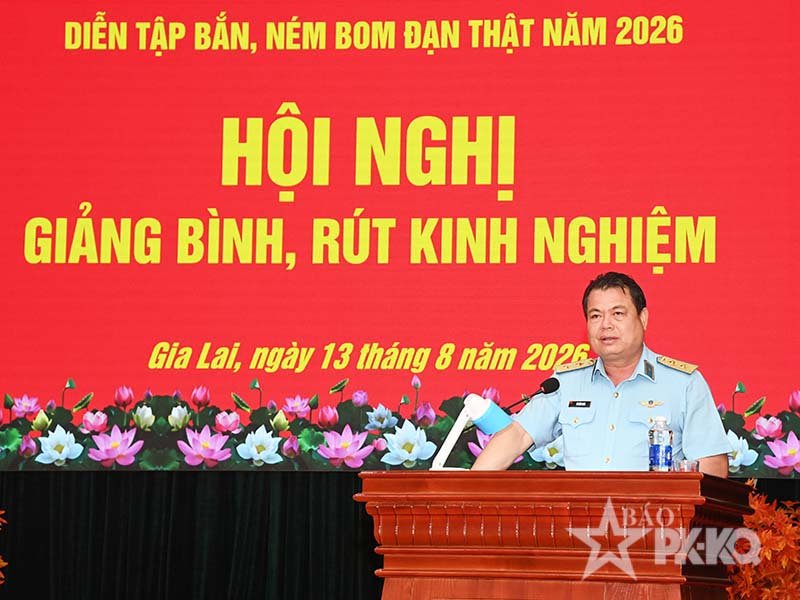 Quân chủng Phòng không-Không quân giảng bình rút kinh nghiệm Diễn tập bắn, ném bom đạn thật cho lực lượng Không quân năm 2026