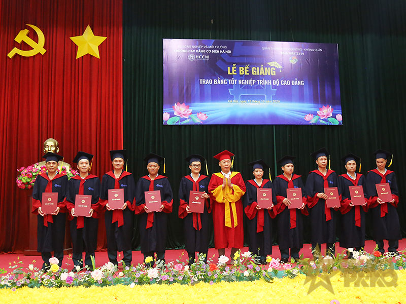 Trường Cao đẳng Cơ Điện H&agrave; Nội phối hợp với Nh&agrave; m&aacute;y Z119 tổ chức Lễ bế giảng trao Bằng tốt nghiệp tr&igrave;nh độ Cao đẳng