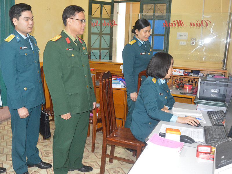 Bộ Tổng Tham mưu khảo s&aacute;t, đ&aacute;nh gi&aacute; thực trạng việc x&acirc;y dựng nh&agrave; trường Qu&acirc;n đội th&ocirc;ng minh tại Học viện Ph&ograve;ng kh&ocirc;ng-Kh&ocirc;ng qu&acirc;n