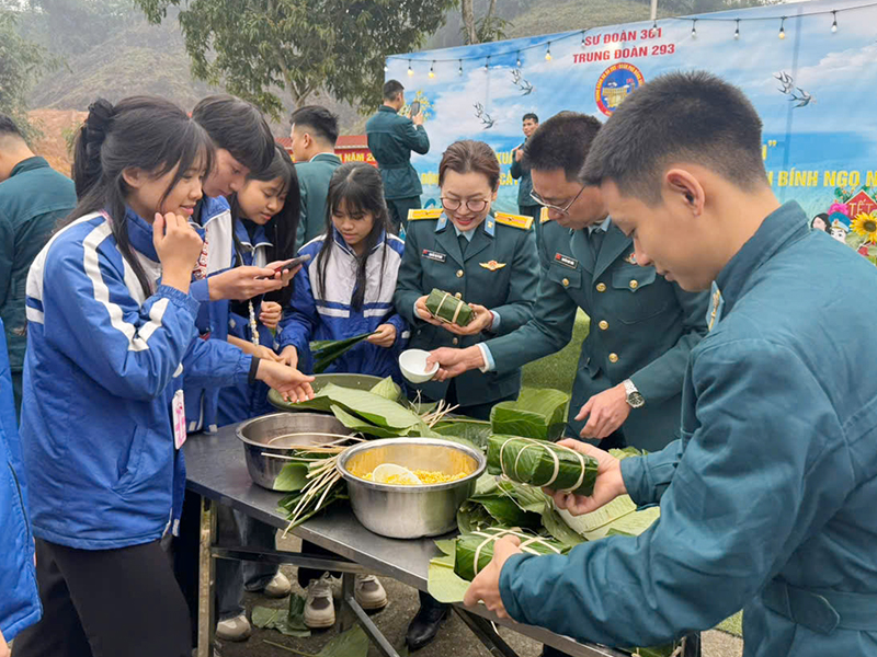 Trung đo&agrave;n 293 tổ chức Chương tr&igrave;nh &ldquo;Xu&acirc;n canh trời - Tết thắm t&igrave;nh qu&acirc;n d&acirc;n&rdquo; năm 2026