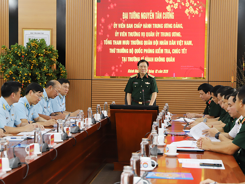 Đại tướng Nguyễn T&acirc;n Cương - Tổng Tham mưu trưởng QĐND Việt Nam kiểm tra, ch&uacute;c Tết Trường Sĩ quan Kh&ocirc;ng qu&acirc;n