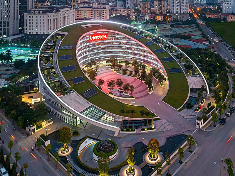 Viettel thu về kỷ lục 220 nghìn tỷ năm 2025