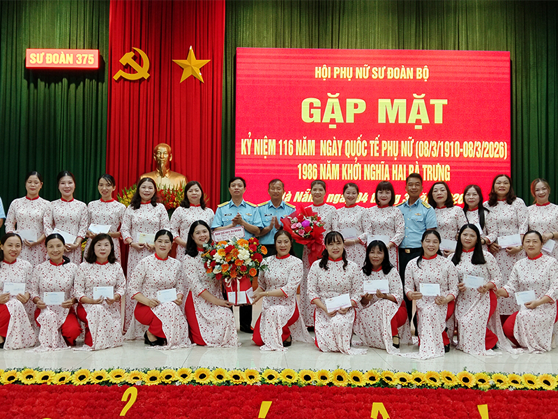 C&aacute;c đơn vị trong Qu&acirc;n chủng Ph&ograve;ng kh&ocirc;ng - Kh&ocirc;ng qu&acirc;n gặp mặt kỷ niệm 116 năm Ng&agrave;y Quốc tế Phụ nữ 8-3