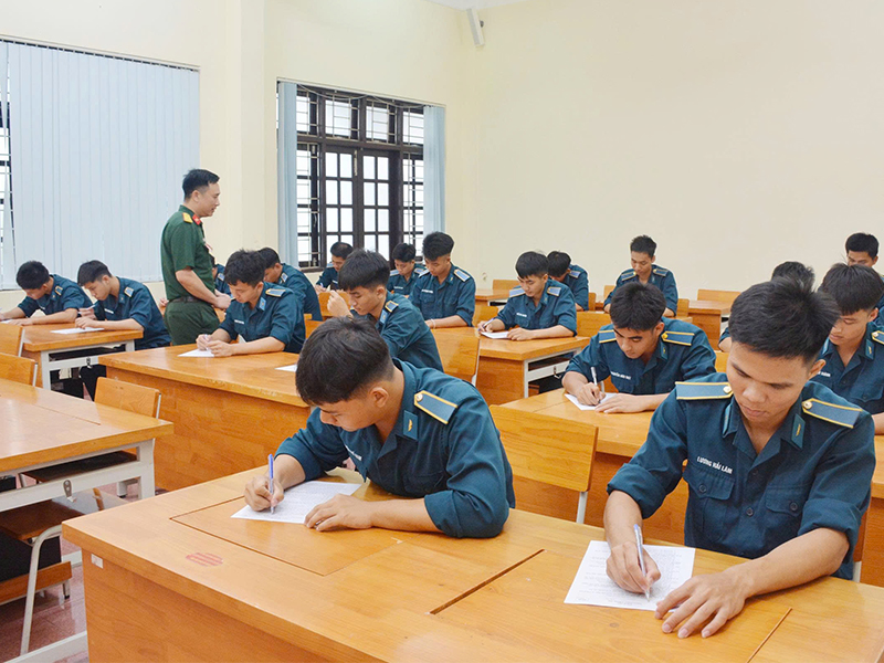 Tổng cục Ch&iacute;nh trị kiểm tra, khảo s&aacute;t, nắm t&igrave;nh h&igrave;nh c&ocirc;ng t&aacute;c gi&aacute;o dục khoa học x&atilde; hội v&agrave; nh&acirc;n văn tại Trường Sĩ quan Kh&ocirc;ng qu&acirc;n