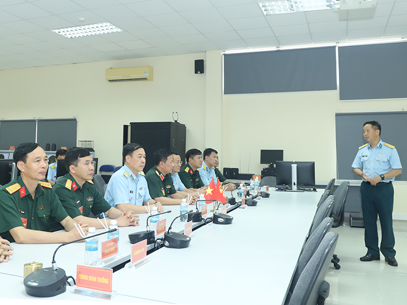 Tổng cục Ch&iacute;nh trị kiểm tra, khảo s&aacute;t, nắm t&igrave;nh h&igrave;nh c&ocirc;ng t&aacute;c gi&aacute;o dục khoa học x&atilde; hội v&agrave; nh&acirc;n văn tại Trường Sĩ quan Kh&ocirc;ng qu&acirc;n