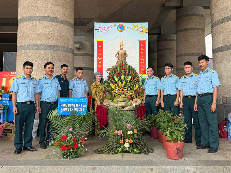 Trung đo&agrave;n T&ecirc;n lửa 263 tham gia Hội thi g&oacute;i, nấu b&aacute;nh chưng năm 2026 do Sở Du lịch TP Hồ Ch&iacute; Minh tổ chức