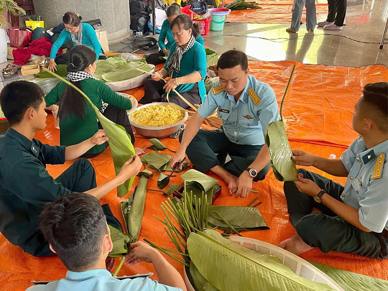 Trung đo&agrave;n T&ecirc;n lửa 263 tham gia Hội thi g&oacute;i, nấu b&aacute;nh chưng năm 2026 do Sở Du lịch TP Hồ Ch&iacute; Minh tổ chức