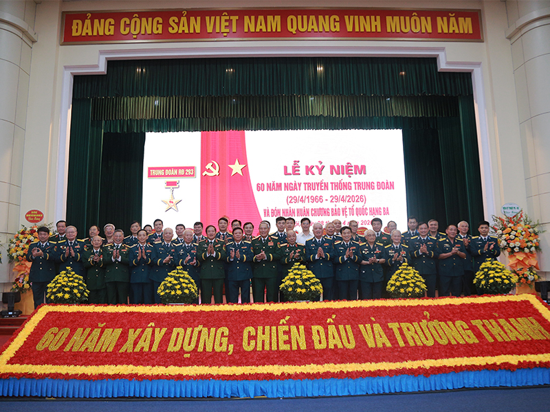 Trung đo&agrave;n 293 kỷ niệm 60 năm Ng&agrave;y truyền thống v&agrave; đ&oacute;n nhận Hu&acirc;n chương Bảo vệ Tổ quốc hạng Ba