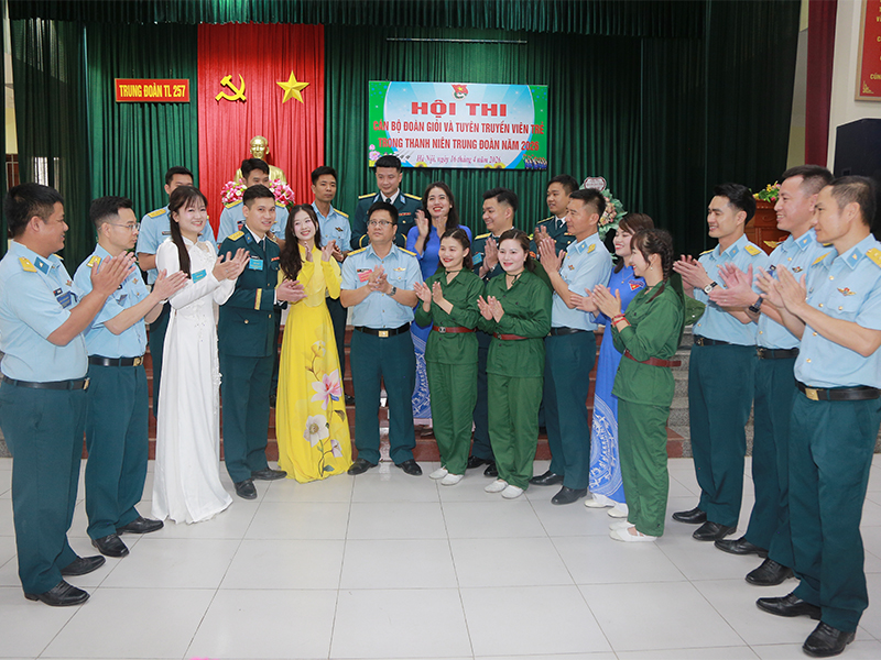 N&acirc;ng cao chất lượng tuy&ecirc;n truyền vi&ecirc;n trẻ v&agrave; &ldquo;thủ lĩnh Đo&agrave;n&rdquo; ở Trung đo&agrave;n 257