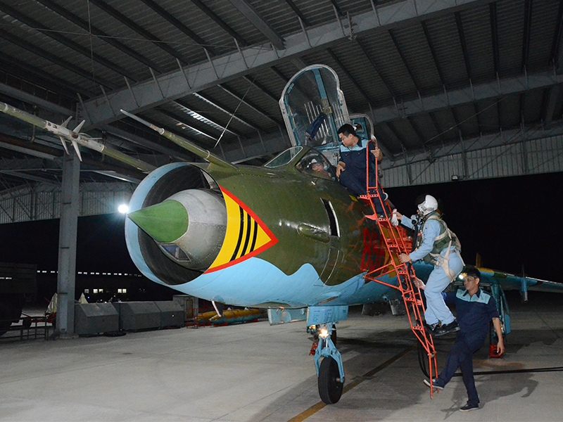 Huấn luyện đ&ecirc;m ở Trung đo&agrave;n 929