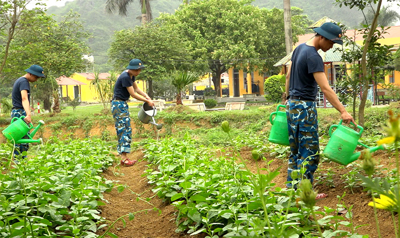 Quan t&acirc;m chăm lo tốt đời sống chiến sĩ mới