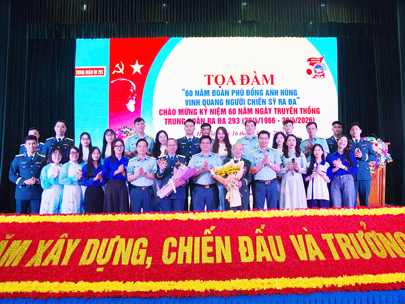Trung đo&agrave;n Ra đa 293 tổ chức Tọa đ&agrave;m &ldquo;60 năm Đo&agrave;n Ph&ugrave; Đổng anh h&ugrave;ng - Vinh quang người chiến sĩ ra đa&rdquo;