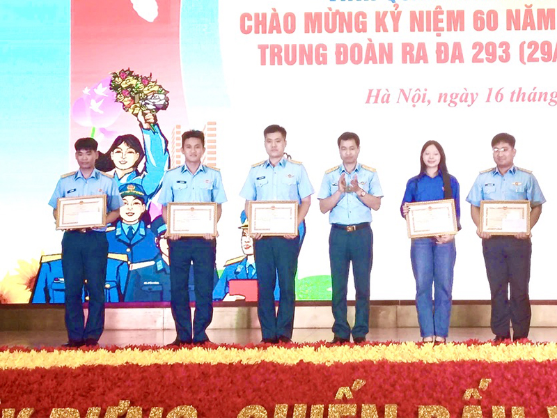 Trung đo&agrave;n Ra đa 293 tổ chức Tọa đ&agrave;m &ldquo;60 năm Đo&agrave;n Ph&ugrave; Đổng anh h&ugrave;ng - Vinh quang người chiến sĩ ra đa&rdquo;