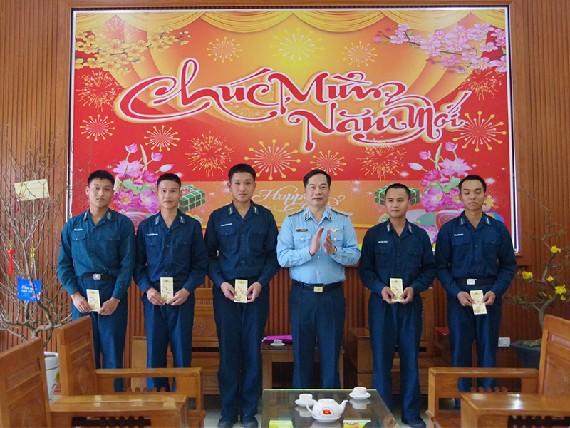 Thiếu tướng Nguyễn Huy Tuấn - Ph&oacute; Ch&iacute;nh ủy Qu&acirc;n chủng Ph&ograve;ng kh&ocirc;ng-Kh&ocirc;ng qu&acirc;n kiểm tra sẵn s&agrave;ng chiến đấu c&aacute;c đơn vị khu vực T&acirc;y Nguy&ecirc;n