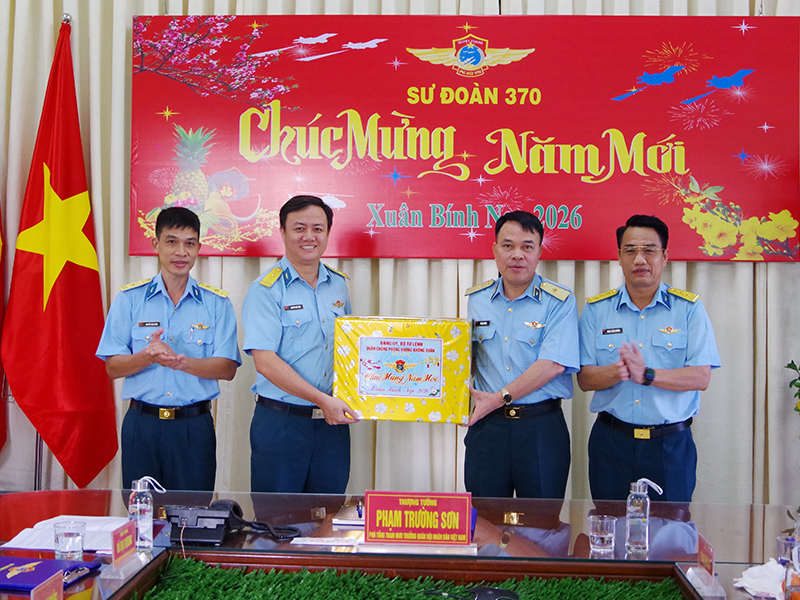 Bộ Tổng Tham mưu QĐND Việt Nam kiểm tra công tác sẵn sàng chiến đấu một số đơn vị Phòng không - Không quân khu vực Miền Nam