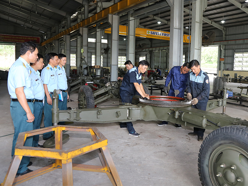 Ng&agrave;y đầu năm ở Nh&agrave; m&aacute;y A29