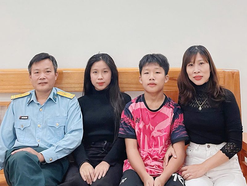 Khi được&hellip; bố n&agrave;ng &ldquo;bật đ&egrave;n xanh&rdquo;