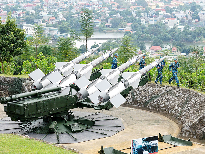Vui Xu&acirc;n, đ&oacute;n Tết, sẵn s&agrave;ng chiến đấu cao