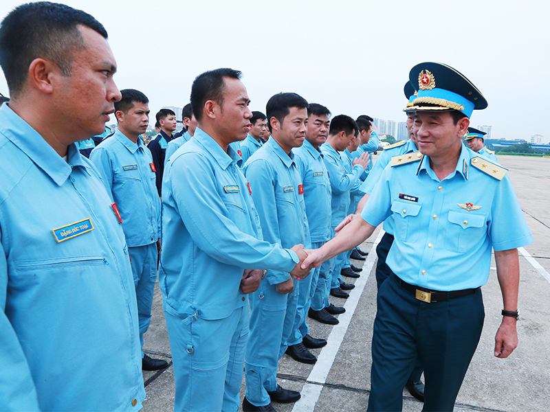 X&acirc;y dựng v&agrave; giữ vững bản l&iacute;nh ch&iacute;nh trị, tinh thần cho Bộ đội Ph&ograve;ng kh&ocirc;ng - Kh&ocirc;ng qu&acirc;n trong t&igrave;nh h&igrave;nh mới