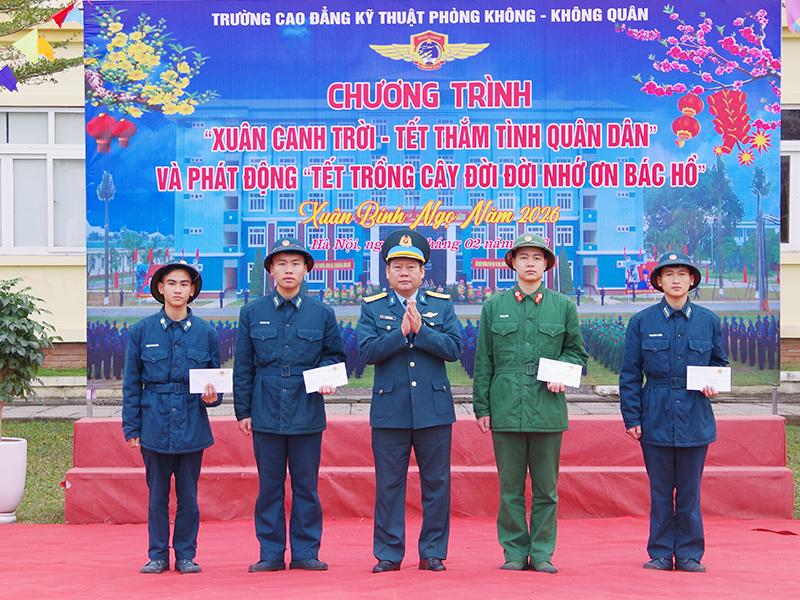 Trường Cao đẳng Kỹ thuật PK-KQ tổ chức Chương tr&igrave;nh &ldquo;Xu&acirc;n canh trời - Tết thắm t&igrave;nh qu&acirc;n d&acirc;n&rdquo; năm 2026