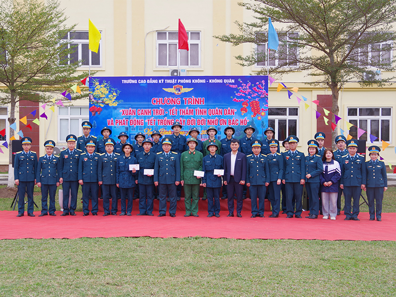 Trường Cao đẳng Kỹ thuật PK-KQ tổ chức Chương tr&igrave;nh &ldquo;Xu&acirc;n canh trời - Tết thắm t&igrave;nh qu&acirc;n d&acirc;n&rdquo; năm 2026
