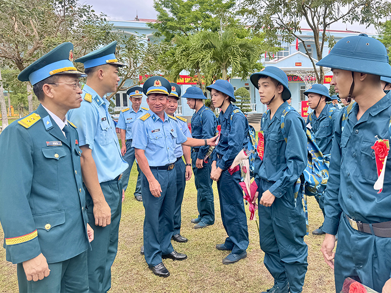 C&aacute;c đơn vị trong Qu&acirc;n chủng Ph&ograve;ng kh&ocirc;ng - Kh&ocirc;ng qu&acirc;n tiếp nhận chiến sĩ mới năm 2026