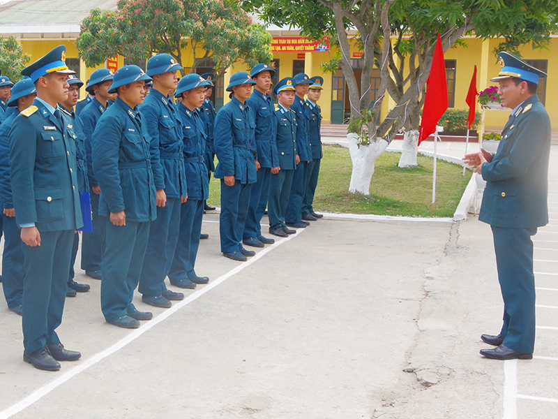 Trung tướng Trần Ngọc Quyến - Ch&iacute;nh ủy Qu&acirc;n chủng Ph&ograve;ng kh&ocirc;ng - Kh&ocirc;ng qu&acirc;n thăm, ch&uacute;c tết c&aacute;c đơn vị thuộc Sư đo&agrave;n 363