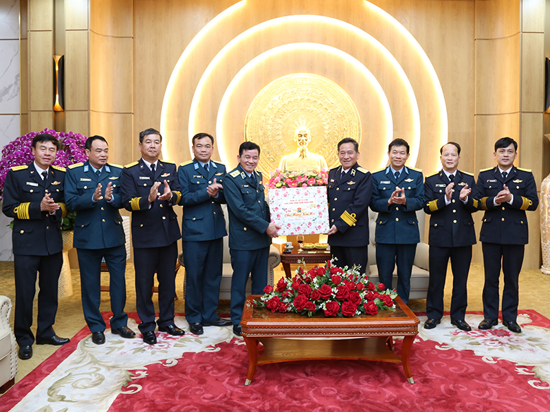 Trung tướng Trần Ngọc Quyến - Ch&iacute;nh ủy Qu&acirc;n chủng Ph&ograve;ng kh&ocirc;ng - Kh&ocirc;ng qu&acirc;n thăm, ch&uacute;c tết c&aacute;c đơn vị thuộc Sư đo&agrave;n 363