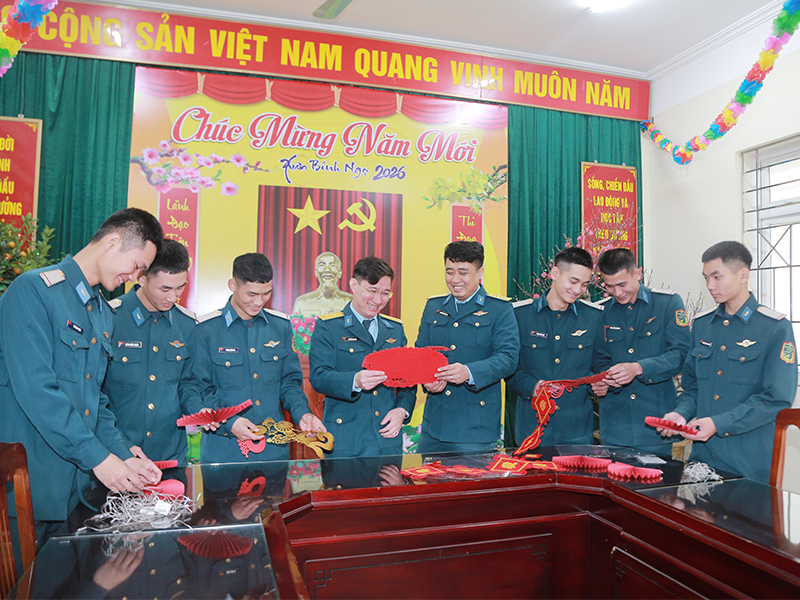 L&iacute;nh Vệ binh Ph&ograve;ng kh&ocirc;ng - Kh&ocirc;ng qu&acirc;n rộn r&agrave;ng đ&oacute;n Tết Nguy&ecirc;n đ&aacute;n B&iacute;nh Ngọ - 2026