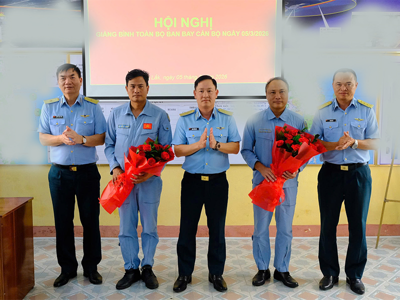 Trung đo&agrave;n Kh&ocirc;ng qu&acirc;n 940 tổ chức th&agrave;nh c&ocirc;ng ban bay c&aacute;n bộ
