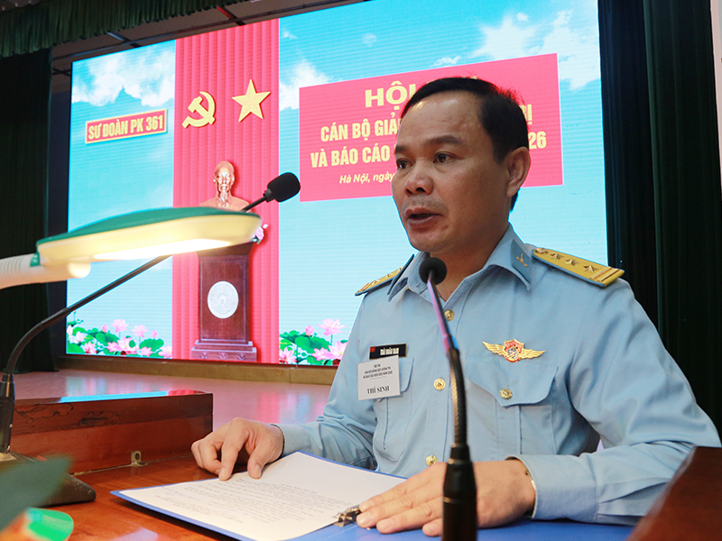N&acirc;ng tầm c&ocirc;ng t&aacute;c gi&aacute;o dục ch&iacute;nh trị v&agrave; hoạt động b&aacute;o c&aacute;o vi&ecirc;n ở Sư đo&agrave;n 361
