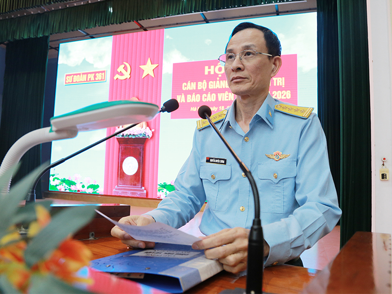 N&acirc;ng tầm c&ocirc;ng t&aacute;c gi&aacute;o dục ch&iacute;nh trị v&agrave; hoạt động b&aacute;o c&aacute;o vi&ecirc;n ở Sư đo&agrave;n 361