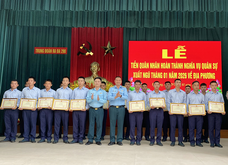 Lắng đọng nghĩa tình ngày chia tay ở Đoàn Sông Mã